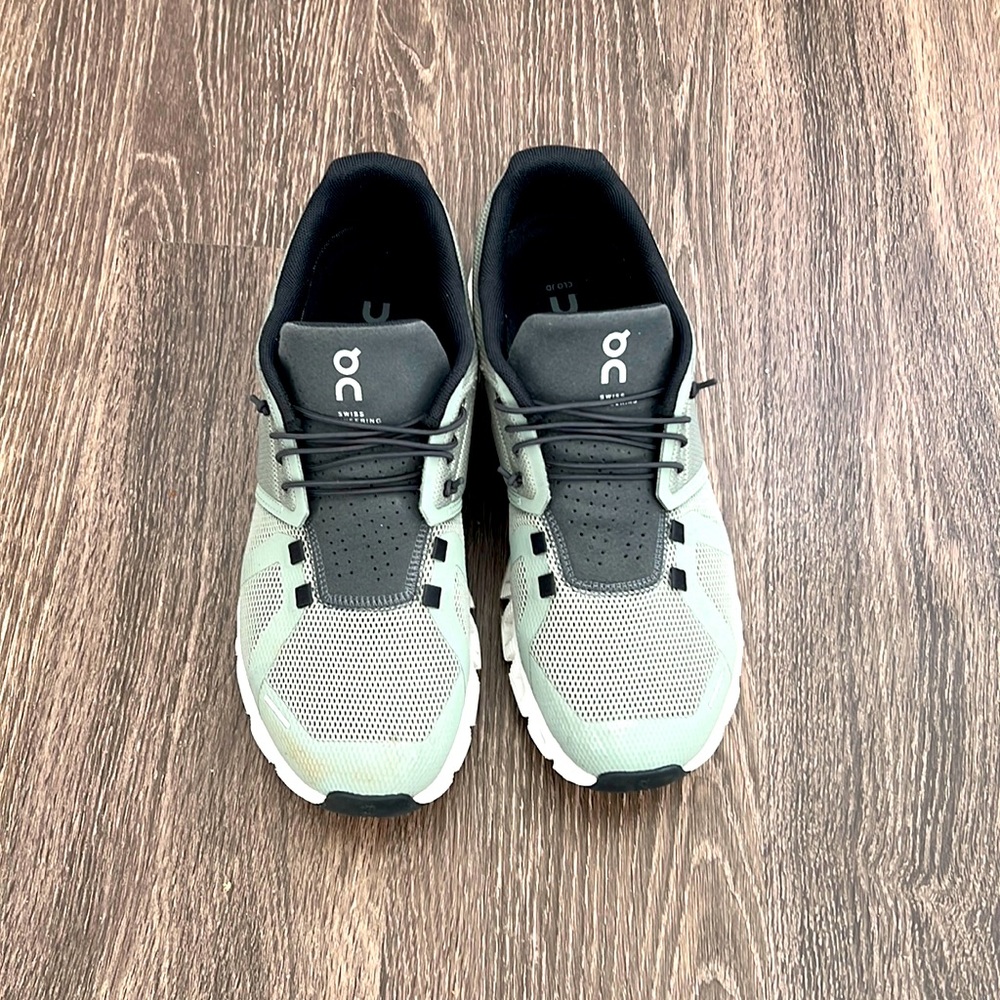 Mint green On cloud. Size 9.5. Only worn twice.